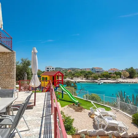 Zrinka - Last Season Ever! Apartman