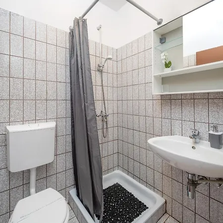 아파트 Zrinka - Last Season Ever!