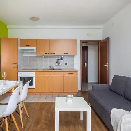 アパート Zrinka - Last Season Ever!