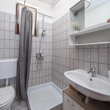 Zrinka - Last Season Ever! Apartman