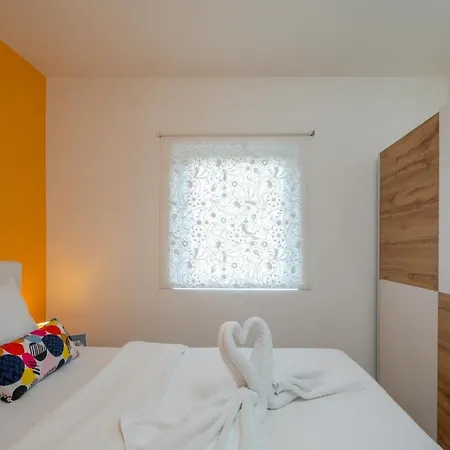 Zrinka - Last Season Ever! 로고즈니차