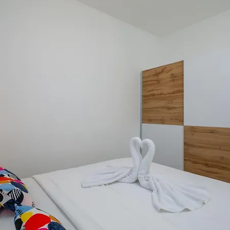 Zrinka - Last Season Ever! Apartment