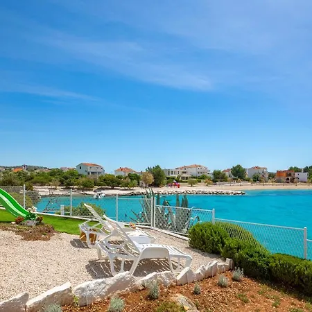 아파트 Zrinka - Last Season Ever! *