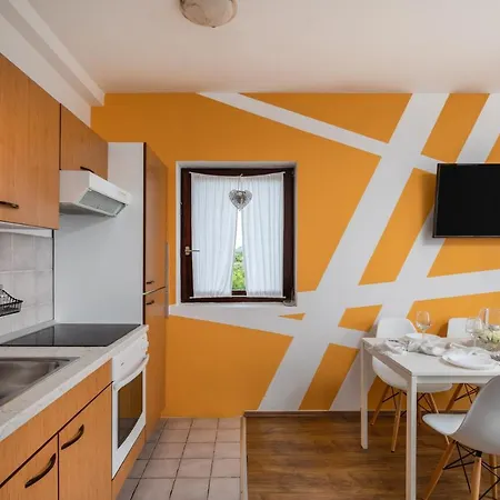 Zrinka - Last Season Ever! アパート *