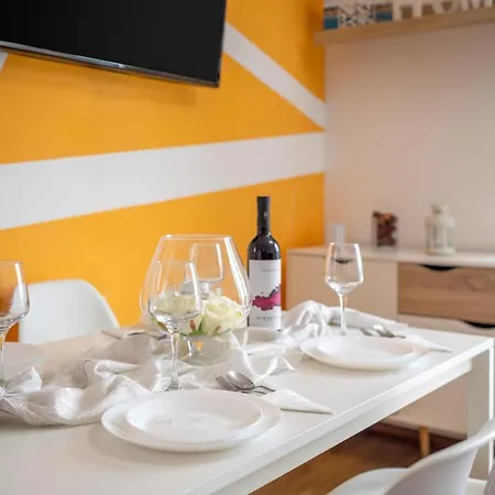 Zrinka - Last Season Ever! 아파트 로고즈니차