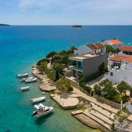 Zrinka - Last Season Ever! * Rogoznica (Sibenik-Knin)