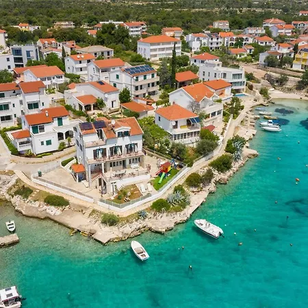 Zrinka - Last Season Ever! Apartman