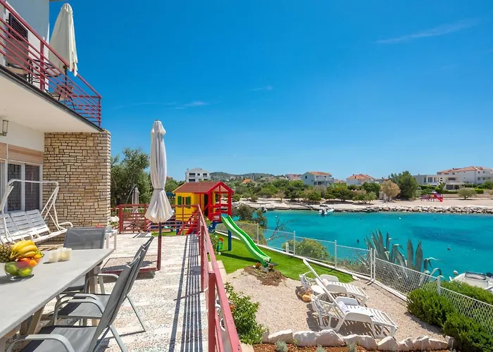 Zrinka - Last Season Ever! Apartment