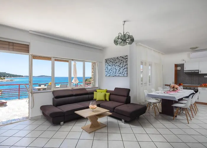 Zrinka - Last Season Ever! Rogoznica (Sibenik-Knin)