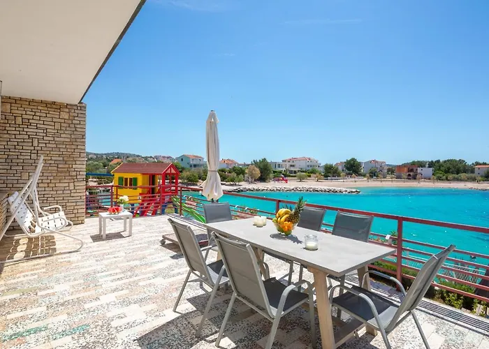 Zrinka - Last Season Ever! Apartment *