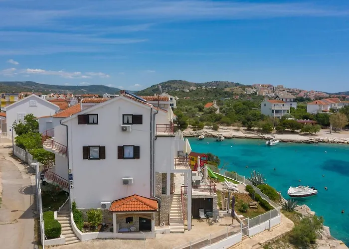 Daire Zrinka - Last Season Ever! Rogoznica (Sibenik-Knin)